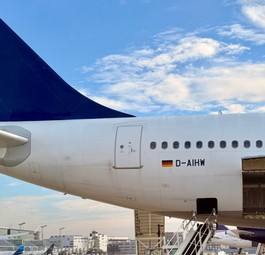 Die D-AIHW von Lufthansa: Der Airbus A340-600 machte die Dernière.