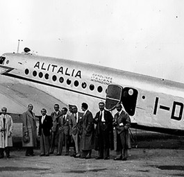 Am 5. Mai 1947 startete der erste Alitalia-Flug: Mit einer Fiat G-12 E ging es von Turin über Rom nach Catania auf Sizilien.