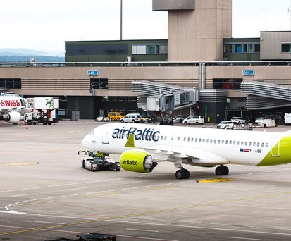 Airbus A220 von Air Baltic in Zürich: Nach dem aktuellen Winterflugplan beendet Swiss die Zusammenarbeit.