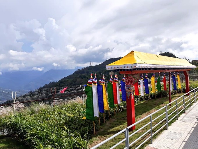 Der Buddhismus ist im täglichen Leben in Sikkim noch stark verankert. Das zeigt sich auch am neuen Airport.