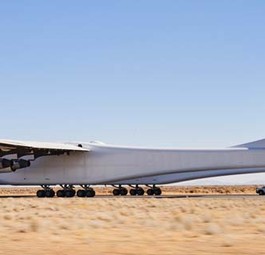 Das weltgrößte Flugzeug kann schon 74 km/h