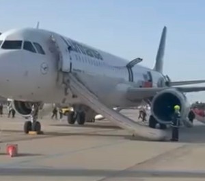 Der Airbus A321 Neo von Lufthansa bei der Evakuierung: Starker Geruch nach Kerosin.