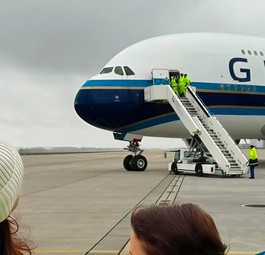 Am 4. Oktober kam der Airbus A380 von Global Airlines ...