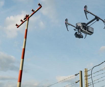 Drohen über einem Flughafen: Dänemark spricht von systematischen Angriffen.