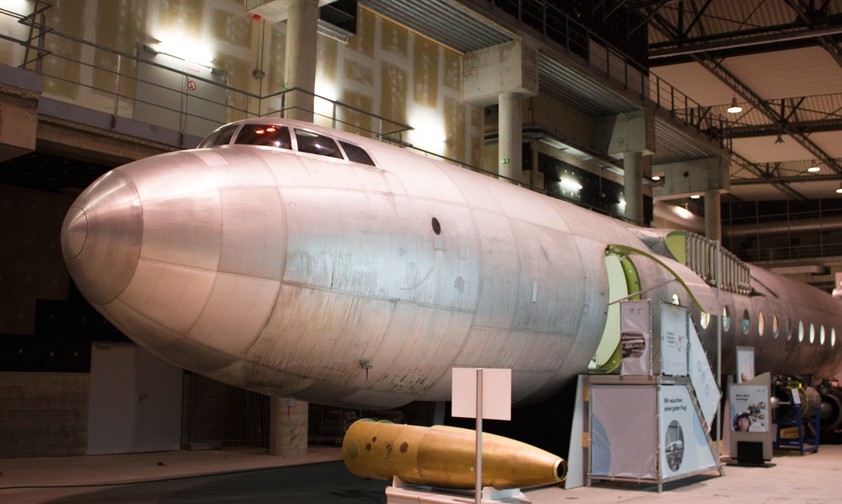 In einem Hangar am Flughafen Dresden steht das einzige Überbleibsel aus der Ära Baade 152. Der Rumpf mit der Nummer 11 hob nie ab und hat nie Flügel bekommen, wurde aber als einziges Bauteil vor der Verschrottung bewahrt.