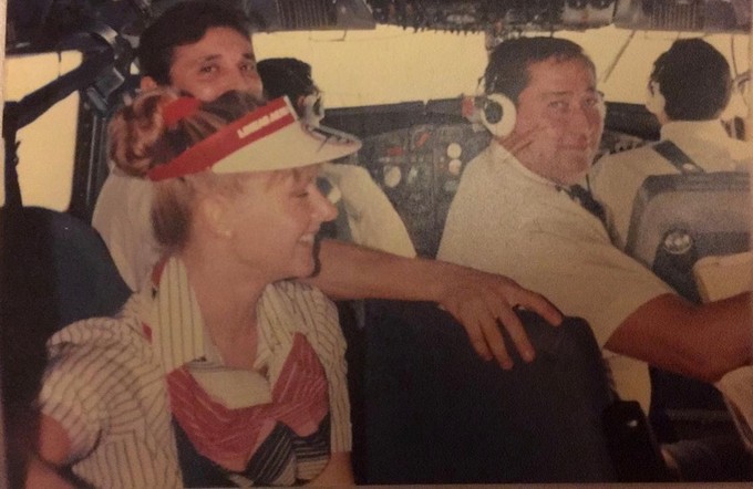 Mutter Ingrid Arning als Flugbegleiterin, oder Stewardess, wie man damals noch sagte.