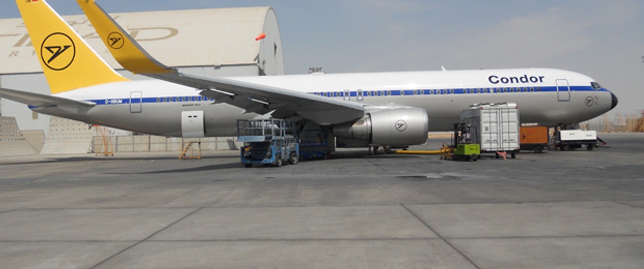 Der Boeing B767-300 wurde 2012 in Manchester ein Retro-Look verpasst, danach wurden ihr in Abu Dhabi Winglets angesetzt. Sie erweiterte die Flotte des deutschen Ferienfliegers und weist auf die inzwischen 60-jährige Geschichte hin.