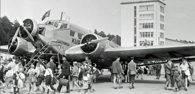 Die Landung einer Junkers Ju 52 markierte am 8. Juli 1936 den offiziellen Betriebsbeginn des Flug- und Luftschiffhafens Rhein-Main.