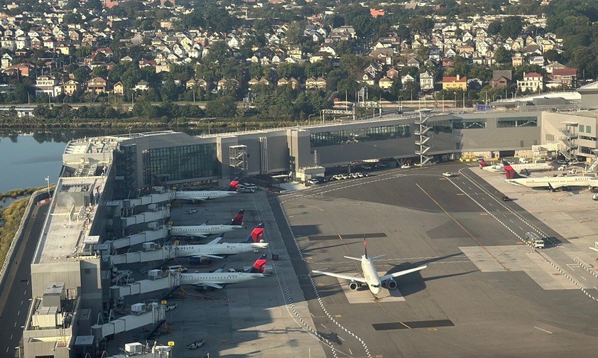 Delta-Flugzeuge am Flughafen LaGuardia: Kürzlich wurde vor Raketenwerfern gewarnt.