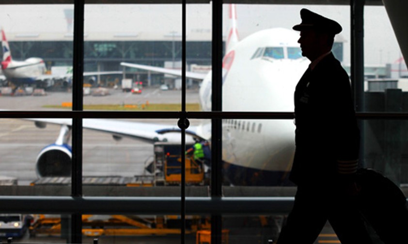Pilot auf dem Weg zum Dienst: Nicht immer ausgeschlafen.