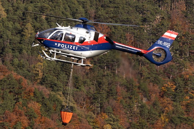 Auch Hubschrauber wie hier von der Polizei...