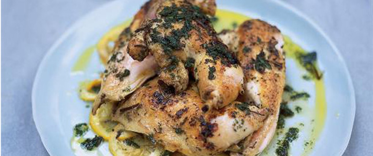 Kräuterhühnchen von Jamie Oliver: Essen auf dem perfekten Flug.