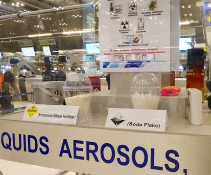 Übersicht über verbotene Gegenstände im Handgepäck: In Warschau können Reisende ihre Ggenstände jetzt per Post nach Hause schicken.