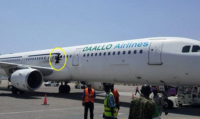 Explosion reißt Loch in Airbus A321