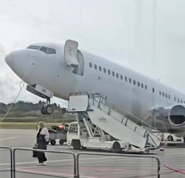Die gekippte Boeing 737 von Getjet in Haugesund: Fehler beim Entladen.
