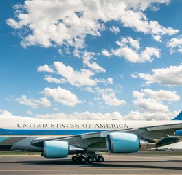 Einer der Regierungsflieger der USA in den traditionellen Farben: Ist der ...