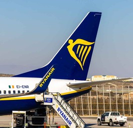Eine Boeing 737-800 von Ryanair: Der Billigflieger muss einen Reisenden entschädigen.