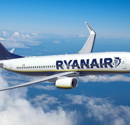 Jet von Ryanair: Bald an zwei weiteren Flughäfen zu sehen.
