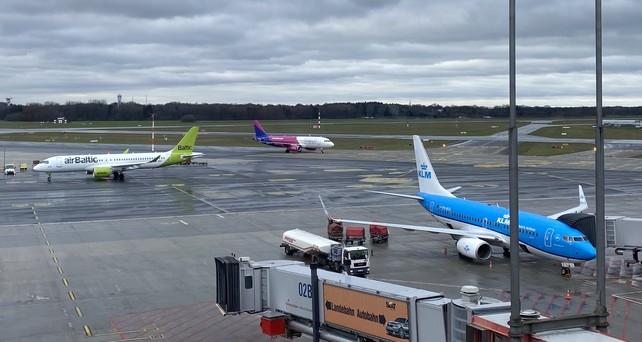 flughafen hamburg wizz air klm air baltic tankfahrzeug