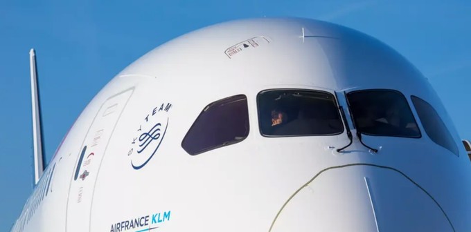 2. Auch große Flugzeuge können auf Mini-Strecken unterwegs sein. Air France fliegt mit einem Dreamliner zunächst von Paris nach Brazzaville in der Republik Kongo - und dann die rund 24 Kilometer nach Kinshasa, in die Hauptstadt der demokratischen Republik Kongo. Auf derselben Strecke sind auch Royal Air Maroc, Air Côte d'Ivoire. Asky und TAAG unterwegs.