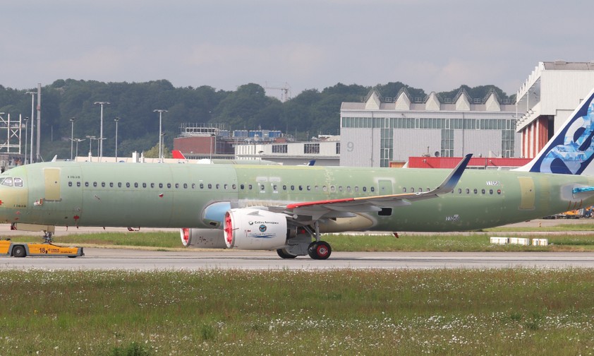 Der Airbus A321 XLR mit der Seriennummer MSN 11058 auf einem Foto von Mitte Mai: Auf dem Leitwerk ...