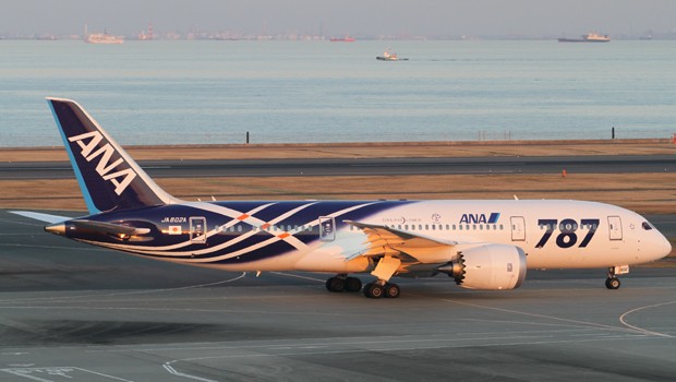 All Nippon Airways (ANA) ist mit 23 Maschinen zwar der derzeit größte Dreamliner-Betreiber. Allerdings haben alle Jets Rolls-Royce-Motoren - die sind von der Warnung nicht betroffen.