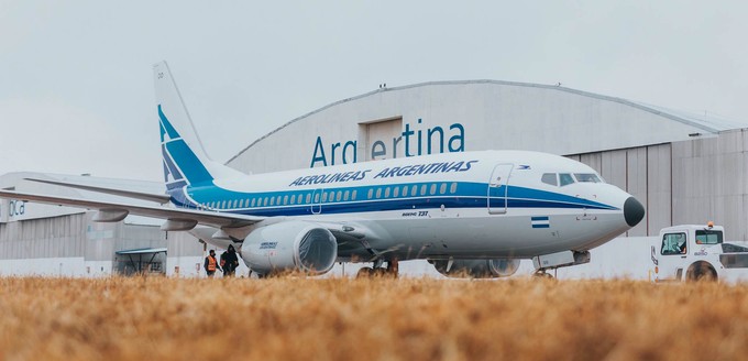 Aufgrund der Coronakrise setzt die Airline derzeit etwa ein halbes Dutzend ihrer Flugzeuge ein. Die umlackierte LV-GOO wird ab kommenden Oktober eingesetzt werden.