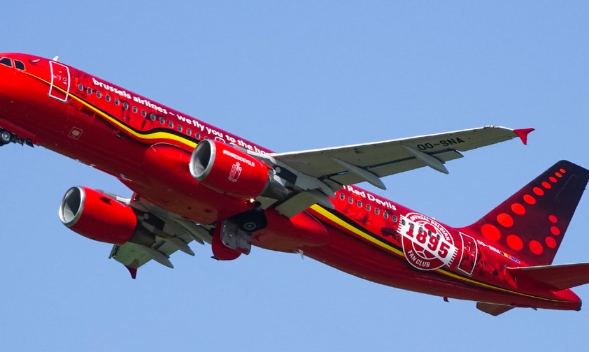 Seit dem Frühjahr 2021 trägt die OO-SNA diese Lackierung. Vorher ...