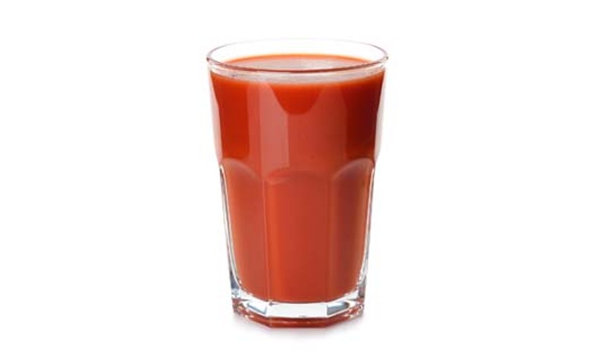 Tomatensaft: Über den Wolken muss die Geschmacksfreiheit wohl grenzenlos sein.