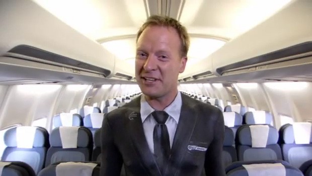 Safety-Video von Air NZ: Das ist nicht einfach eine besonders enge Uniform.