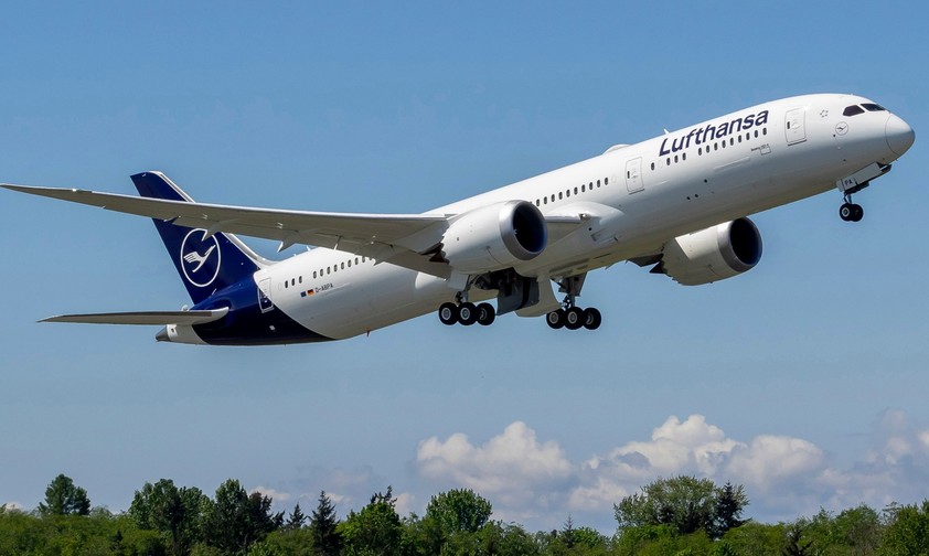 Boeing 787 von Lufthansa: Die transatlantische Zusammenarbeit wird untersucht.
