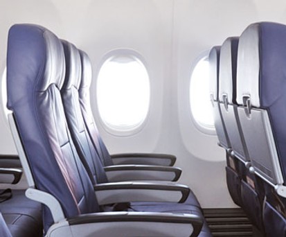 Noch engerer Sitzabstand: In einer Minus-Klasse könnten Passagiere noch näher aneinander sitzen.