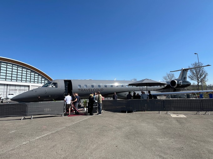Travelcoup ist bis Sonntag mit ihrer Embraer ERJ 145 vor Ort.