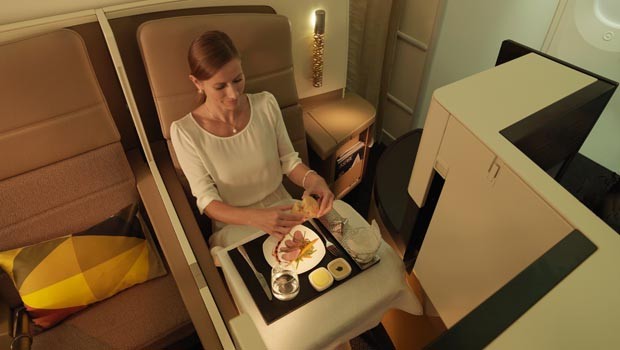 Business-Passagiere reisen künftig mit rund einem Fünftel mehr Platz. Sie Sitze sind in einer 1-2-1-Konfiguration angeordnet.