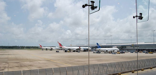 Wer mit Sri Lankan Airlines in Colombo umsteigt und dort mindestens acht Stunden Aufenthalt hat, darf gratis übernachten. Transfer zum Hotel und Verpflegung ist auch inklusive.