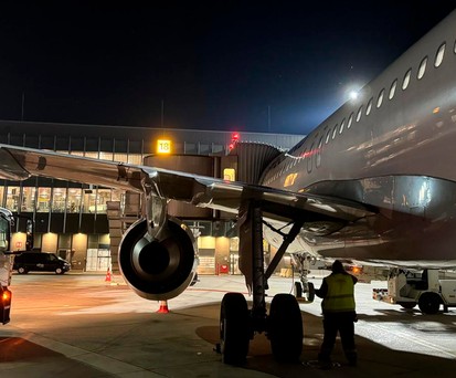 Bodenabfertigung am Flughafen Hannover in der Nacht: Viel los.