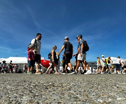 Bei schönstem Wetter zog das Flughafest Zehntausende Zuschauerinnen und Zuschauer an.