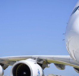 Airbus A380: Lufthansa Technik setzt eine provisorische Frachterumrüstung um.
