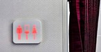 Belegte Flugzeugtoilette: Wie groß ist das Einsparpotenzial wenn Passagiere nicht mehr auf die Bordtoilette gehen würden?