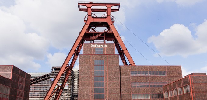 Zeche Zollverein, auch „Eiffelturm des Ruhrgebietes“ genannt, war ein von 1851 bis 1986 aktives Steinkohlebergwerk in Essen.