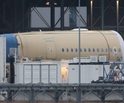 Ein Rumpfteil des ersten A350 für Emirates: Die Fluggesellschaft will das Flugzeug im August übernehmen.