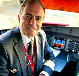 Ausbildungskapitän Alberto Piquero ist vom Airbus A321 XLR sehr angetan, ...