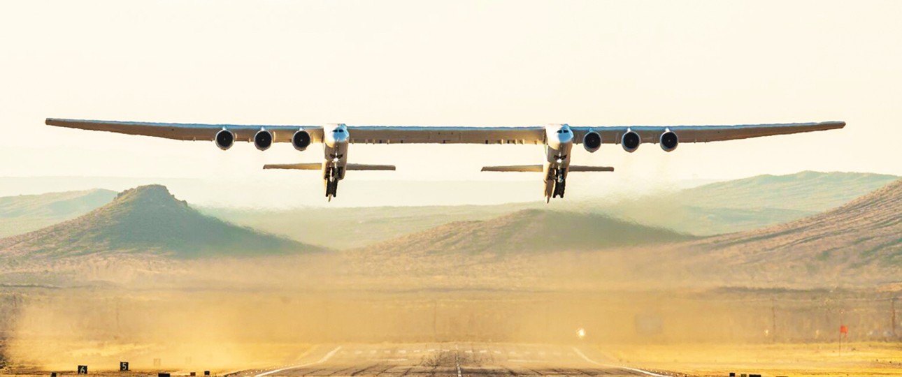 Ebenfalls aus dem Hause Scaled Composites stammt das Doppelrumpfflugzeug Stratolaunch. Nach seiner Spannweite von 117 Metern gerechnet, ist es das größte Flugzeug der Geschichte. Es soll als Startplattform für Forschungsraketen dienen.