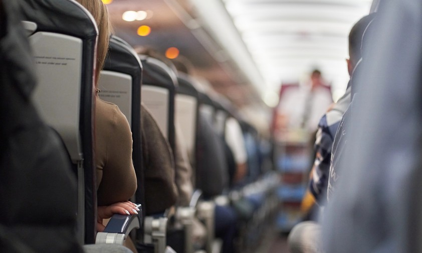 Flugzeugkabine: Die Zahl pöbelnder Passagiere nimmt zu.