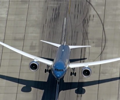 Dreamliner legt beinahe Senkrechtstart hin