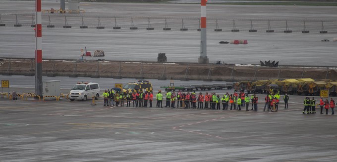 Nicht nur auf dem Vorfeld oder der Besucherterasse warteten geladene Gäste und Flughafenmitarbeiter auf die beiden A320.