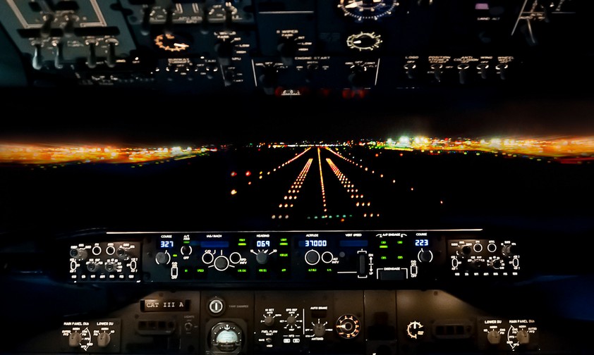 Blick auf die Piste: Die Pistenbefeuerung ist für den Nachtbetrieb absolut zentral.