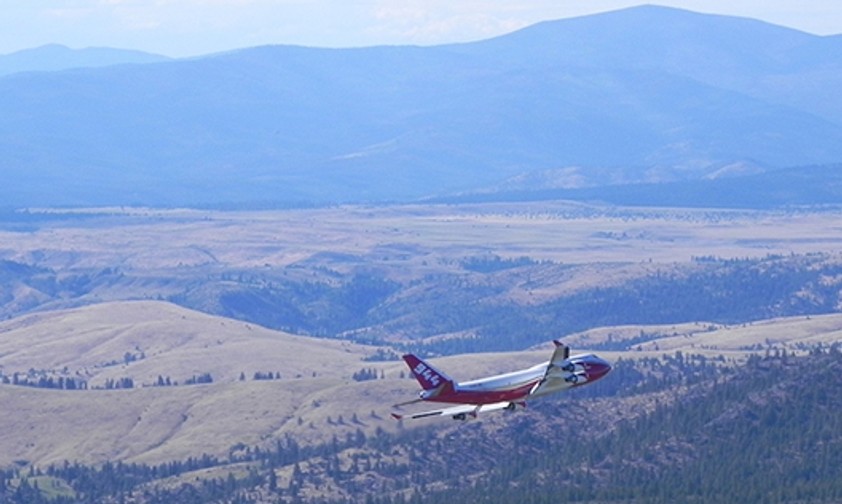 Demonstrationsflug der Boeing 747-400 von Global Supertanker.