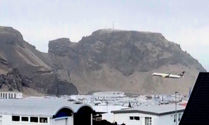 Die Boeing 757 von Icelandair: Heikler Tiefflug.