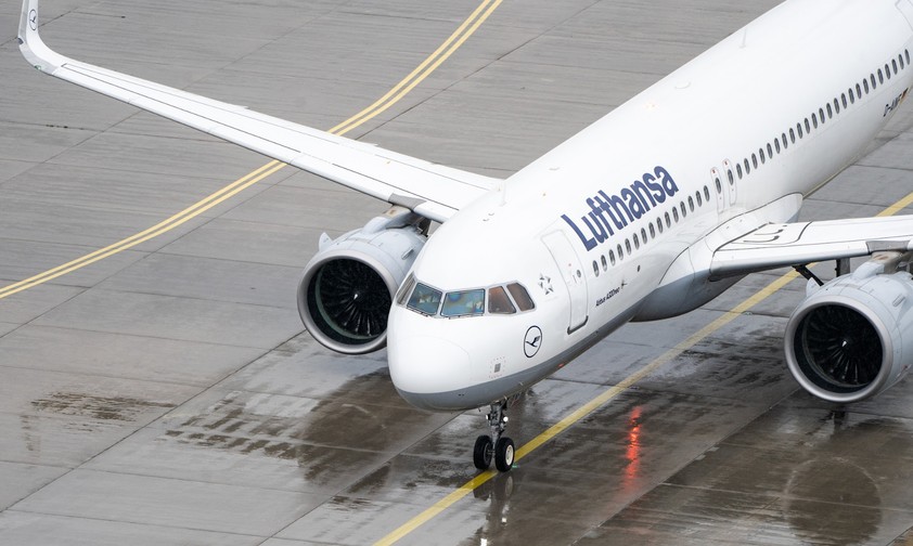 Flieger von Lufthansa: Am Montag und Dienstag heben weniger ab.